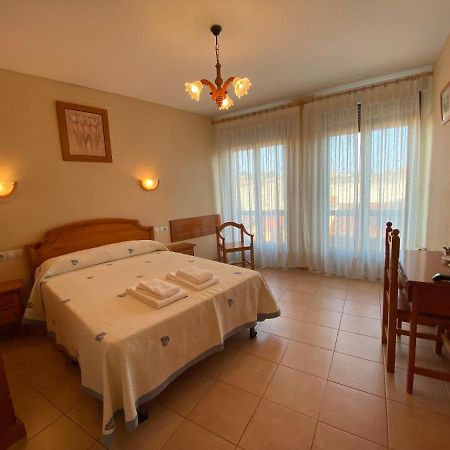 Hostal Jose Mari ซิวดัด-โรดรีโก ภายนอก รูปภาพ
