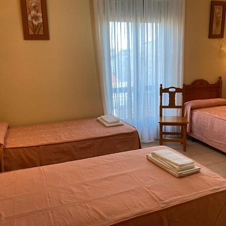Hostal Jose Mari ซิวดัด-โรดรีโก ภายนอก รูปภาพ