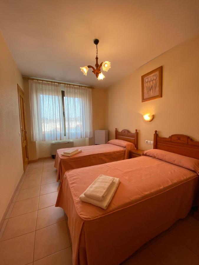 Hostal Jose Mari ซิวดัด-โรดรีโก ภายนอก รูปภาพ