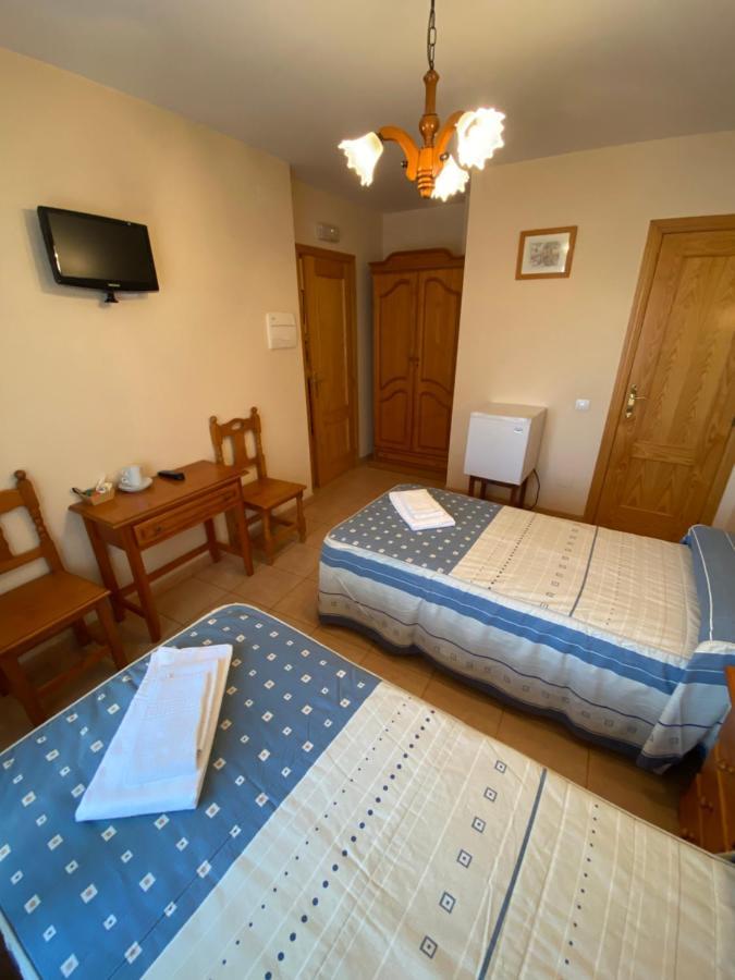 Hostal Jose Mari ซิวดัด-โรดรีโก ภายนอก รูปภาพ