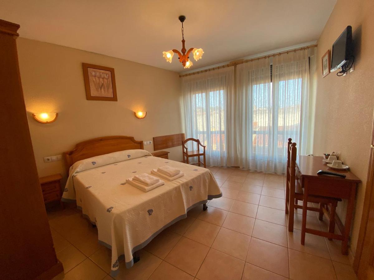 Hostal Jose Mari ซิวดัด-โรดรีโก ภายนอก รูปภาพ