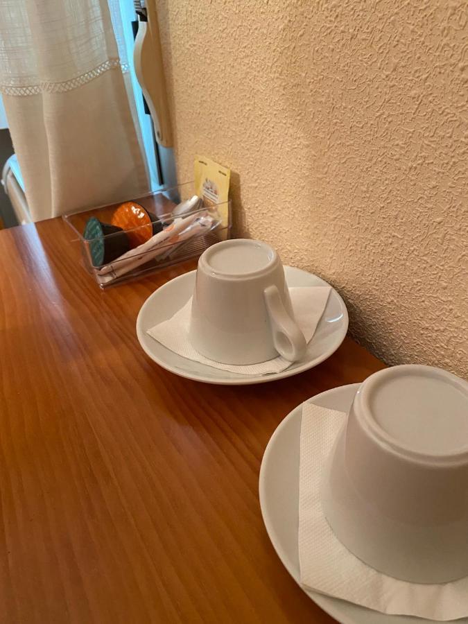 Hostal Jose Mari ซิวดัด-โรดรีโก ภายนอก รูปภาพ