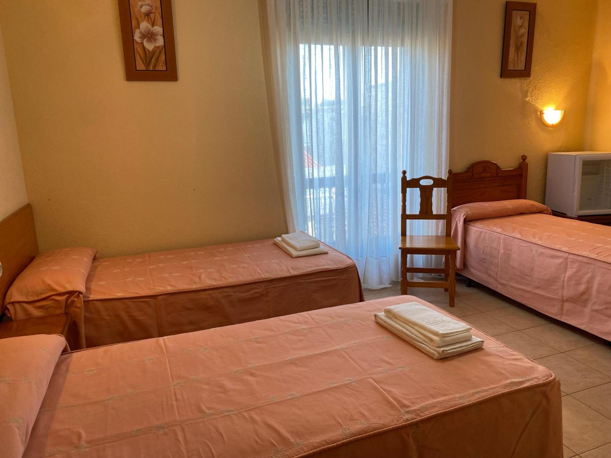 Hostal Jose Mari ซิวดัด-โรดรีโก ภายนอก รูปภาพ